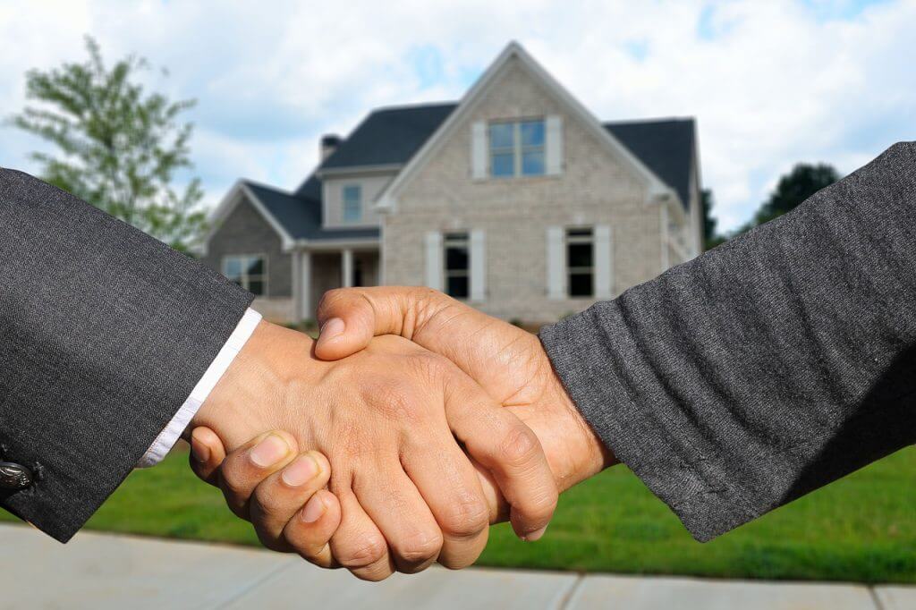 shaking hands house purchase